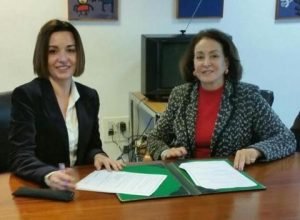 firma_del_convenio_inmaculada_marrero_y_leila_mezian